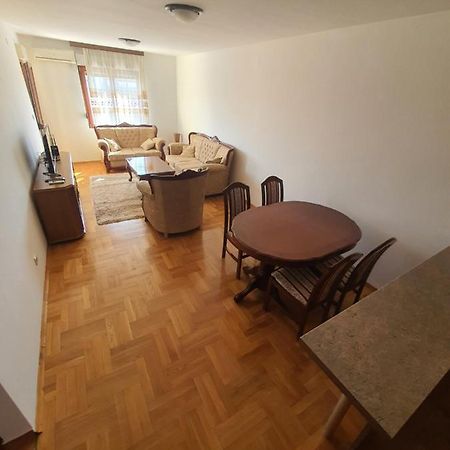 Oksana Apartment 포드고리차 외부 사진