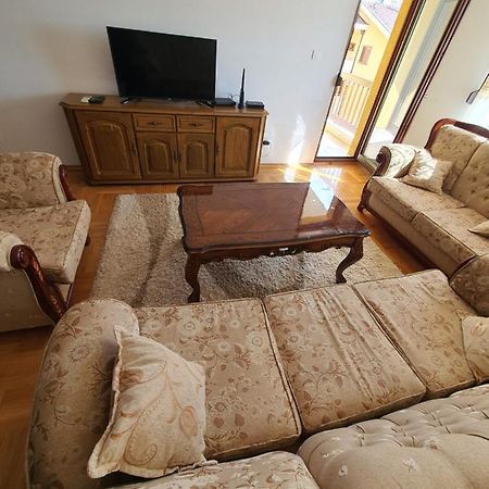 Oksana Apartment 포드고리차 외부 사진