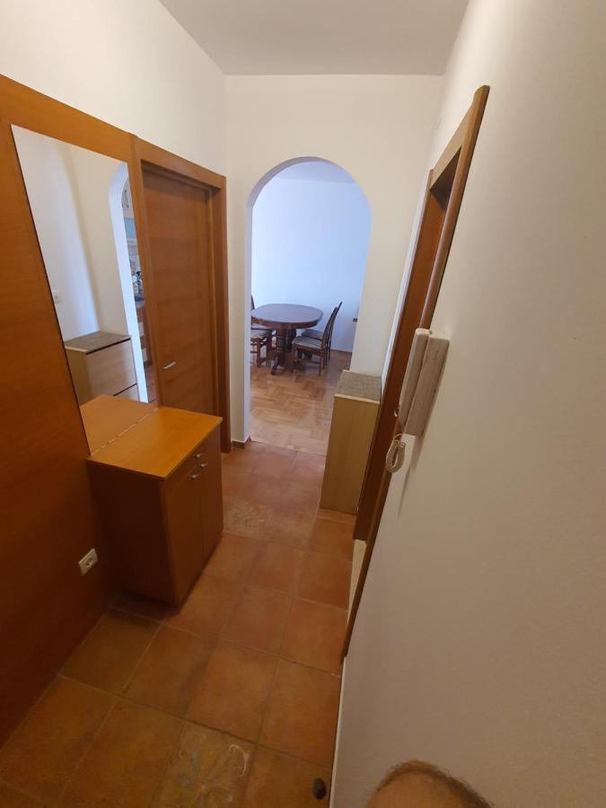 Oksana Apartment 포드고리차 외부 사진