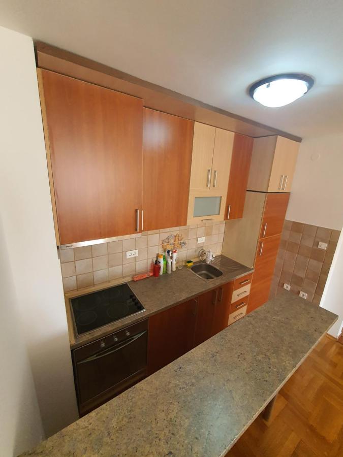 Oksana Apartment 포드고리차 외부 사진