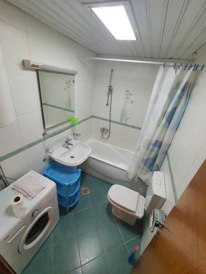 Oksana Apartment 포드고리차 외부 사진