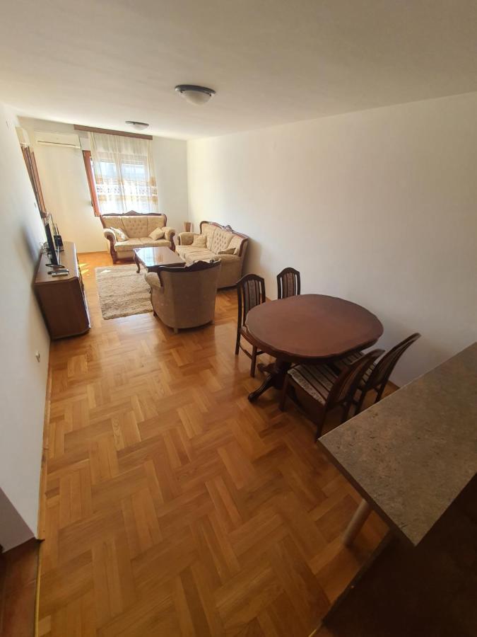 Oksana Apartment 포드고리차 외부 사진