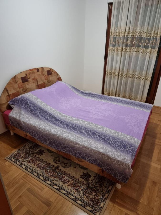 Oksana Apartment 포드고리차 외부 사진