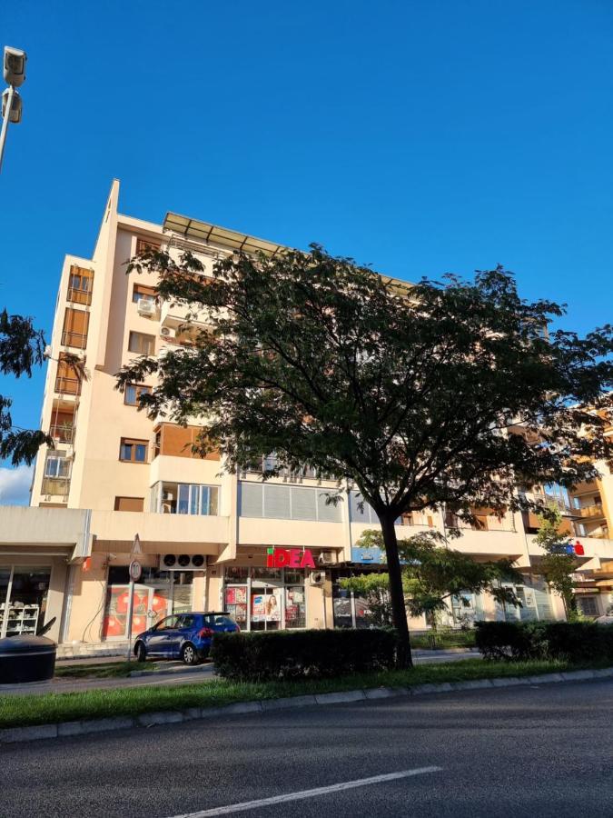 Oksana Apartment 포드고리차 외부 사진